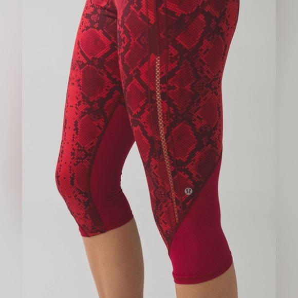 Lululemon Vent It Out Crop, size 6 - Picture 3 of 13